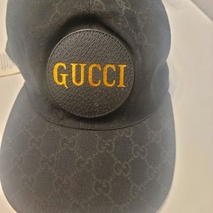 Gucci hat New never used  size M and Black color really nice look